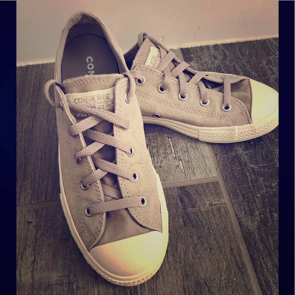 EUC. Youth converse shoes